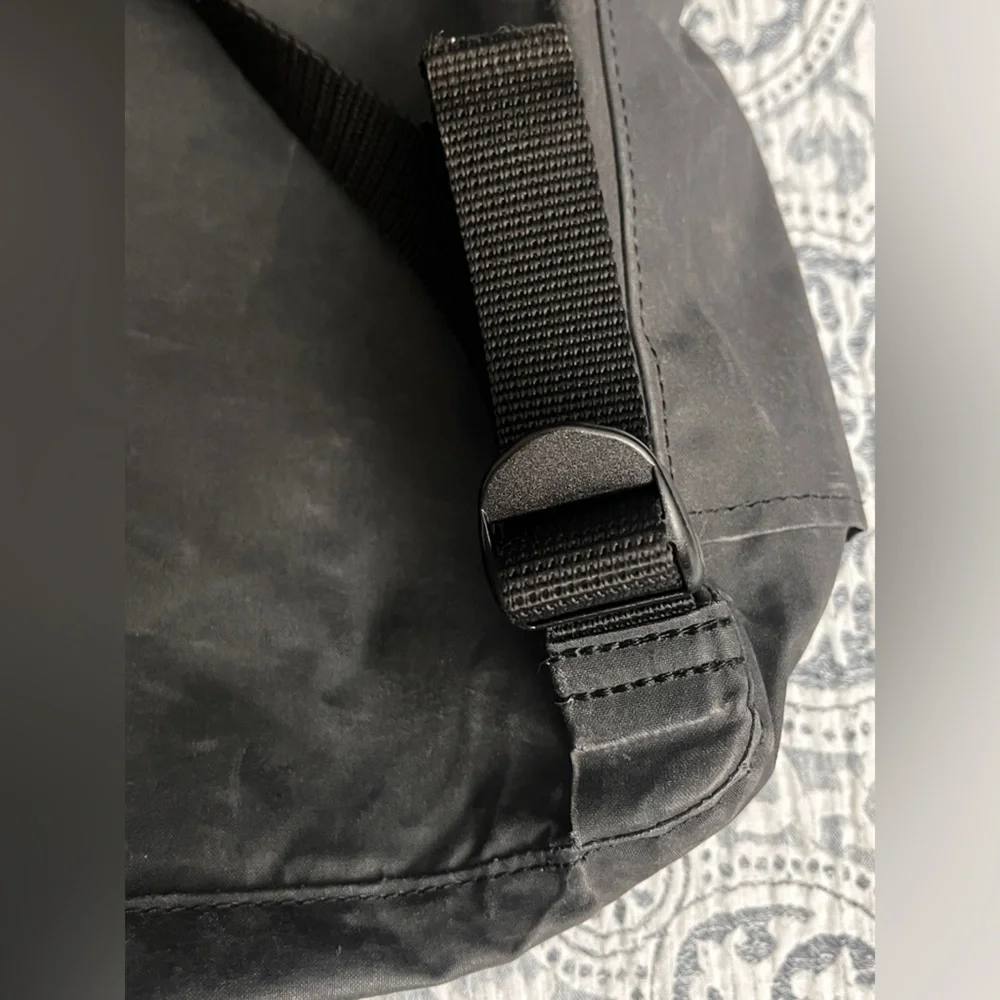 Fjall Raven KÅNKEN Charcoal EVERYDAY OUTDOOR Backpack - Picture 5 of 14
